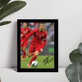 Cristiano Ronaldo Ingelijste Handtekening – 15 x 10cm In Klassiek Zwart Frame – Gedrukte handtekening – Manchester United - Juventus - Real Madrid - Goat of Football - Voetbal