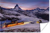Poster Een verlichte trein in de bergen - 180x120 cm XXL