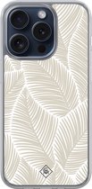 Casimoda® hoesje - Geschikt voor iPhone 15 Pro - Palmy Leaves Beige - 2-in-1 case - Schokbestendig - Natuur - Verhoogde randen - Bruin/beige, Transparant