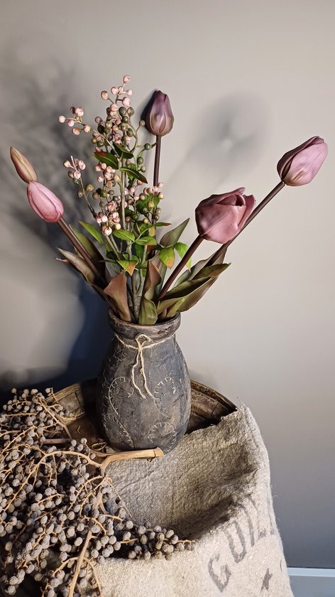 tulpen bosje met bessentak paars kunst