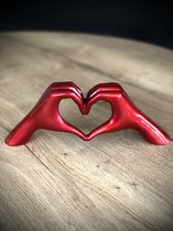 Hart hand rood 11 cm hoog - polyresin - kunststof - interieur - voor binnen - interieurdecoratie - decoratiefiguur - modern - geschenk - cadeau - gift - verjaardag - Valentijn - Kerst - Nieuwjaar