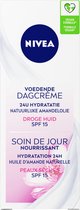 NIVEA Essentials Voedende Dagcrème - Gezichtscreme Droge huid - SPF 15 - Gezichtsverzorging Met natuurlijke amandelolie - 50 ml