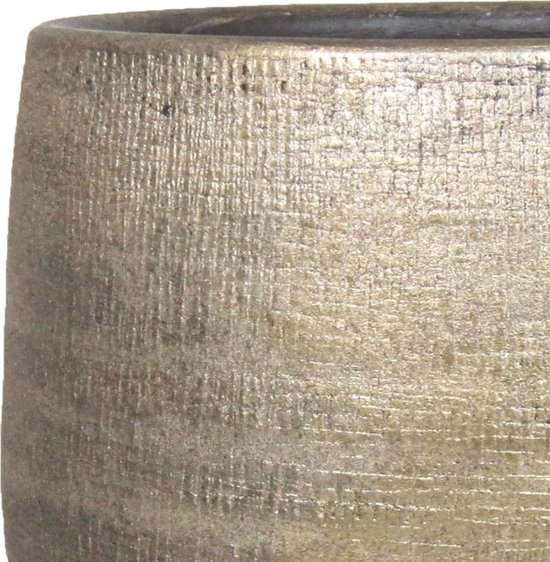 Close-up van de goudkleurige keramieken plantenpot met getextureerd oppervlak.