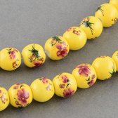 Porseleinen kralen, 8mm, geel met bloem. Per streng van ca. 40 cm (50 kralen)