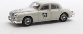 De 1:43 Diecast Modelauto van de Jaguar MKII #53 van de Silverstone Trophy Meeting van 1959. De fabrikant van het schaalmodel is Matrix. Dit model is alleen online verkrijgbaar