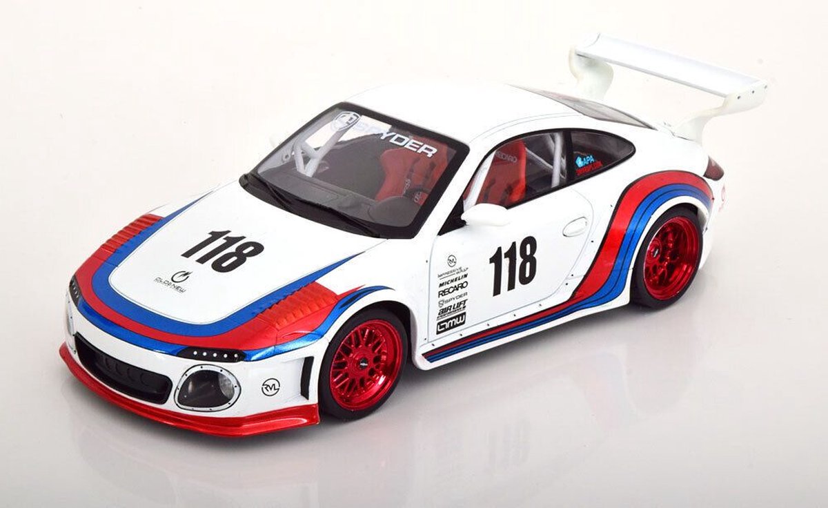 Het 1:18 Diecast-model van de Porsche 997-2 RWB Coupe Martini van 2020. De fabrikant van het schaalmodel is MCG. Dit model is alleen online verkrijgbaar