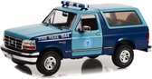 Het 1:18 Diecast-model van de Ford Bronco Massachusetts State Police van 1996 in White. De fabrikant van het schaalmodel is Greenlight.Dit model is alleen online beschikbaar