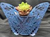 Metalen deco bloempot met vlinder design - blauw - hoogte 17 x 24 x dia 9.5 cm - Woonaccessoires - Tuinaccessoires - Tuindecoraties