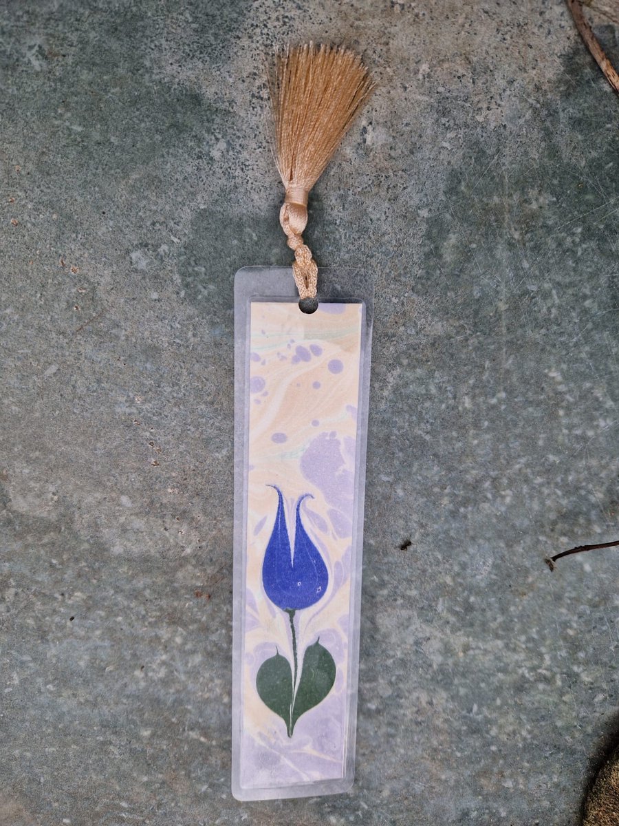 Boekenlegger Ebru-kunst handgeschilderd gelamineerd blauwe tulp, beige kwast 17,5 x 4 cm