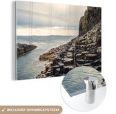 MuchoWow® Glasschilderij 150x100 cm - Schilderij acrylglas - Fingal's Cave met zijn basaltkolommen en zeegrotten in Schotland - Foto op glas - Schilderijen