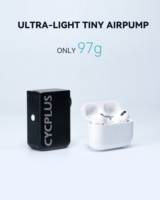 Zwarte CYCPLUS pomp naast een witte oplaadcase voor oordopjes. Tekst "ULTRA-LIGHT TINY AIRPUMP ONLY 97g".
