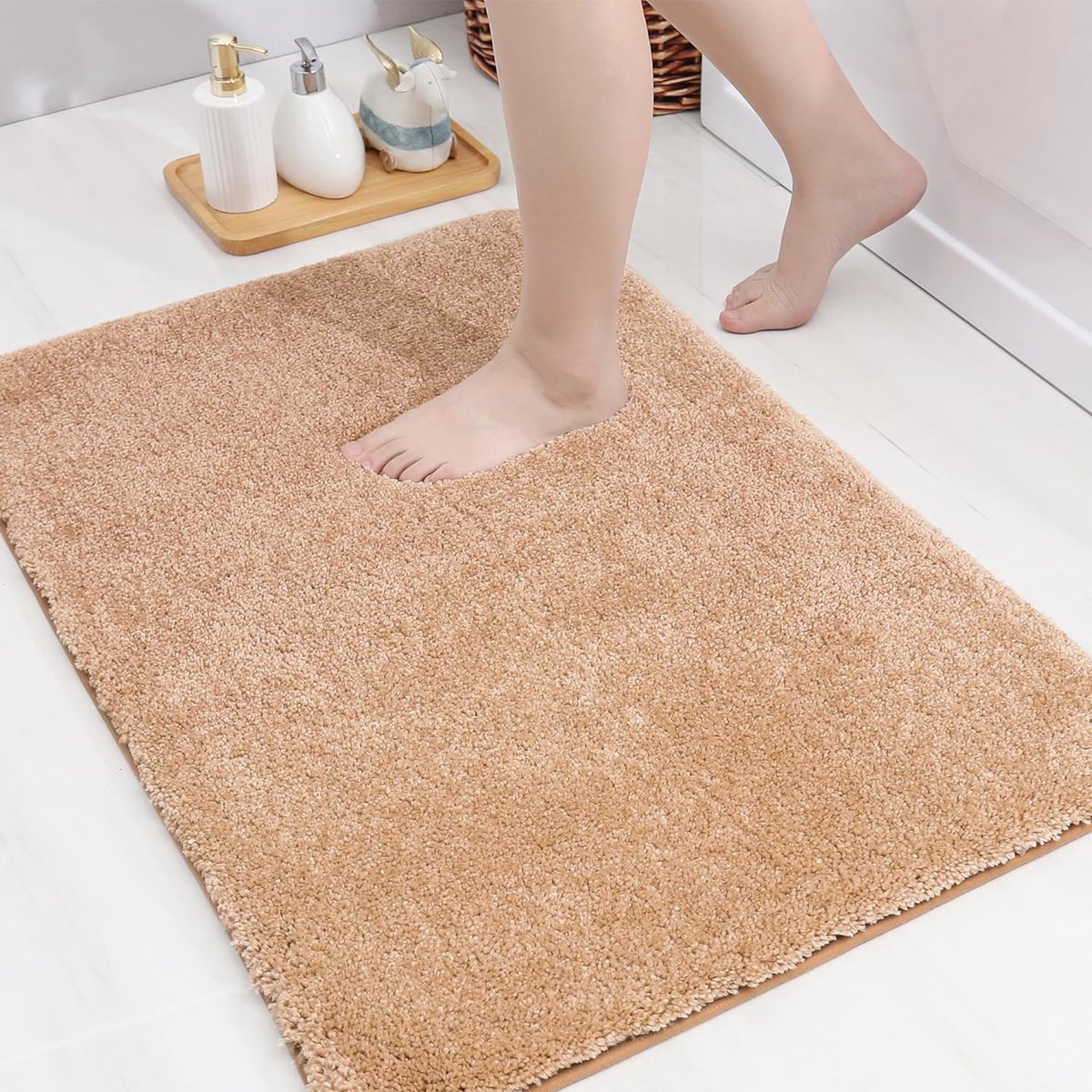 Microvezelbadmat 60 x 90 cm, superzachte en absorberende badmat, antislip, machinewasbaar voor douche, badkuip en slaapkamer, 100% polyester, beige
