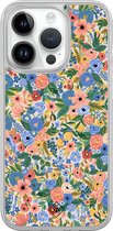 Casimoda® hoesje - Geschikt voor iPhone 14 Pro - Blue Gardens - 2-in-1 case - Schokbestendig - Bloemen - Verhoogde randen - Blauw, Transparant