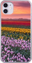 Geschikt voor iPhone 11 hoesje - Paarse tulpen in Nederland - Siliconen Telefoonhoesje