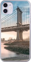 Geschikt voor iPhone 11 hoesje - New York - Rivier - Bridge - Siliconen Telefoonhoesje