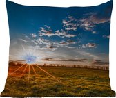 Sierkussen Buiten - Zonsondergang - Natuur - Wolken - Gras - 60x60 cm - Weerbestendig