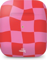 xoxo Wildhearts hoesje geschikt voor Airpods 1/2 - Drunk In Love - Ook als telefoonhoesje verkrijgbaar - schokbestendige case geschikt voor Airpod 1 en 2 - koptelefoon case - Beschermhoes met print - golvende blokjes - roze / rood