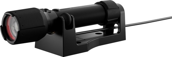 Zwarte Ledlenser zaklamp op een zwarte laadhouder met rode ring rond de lens.