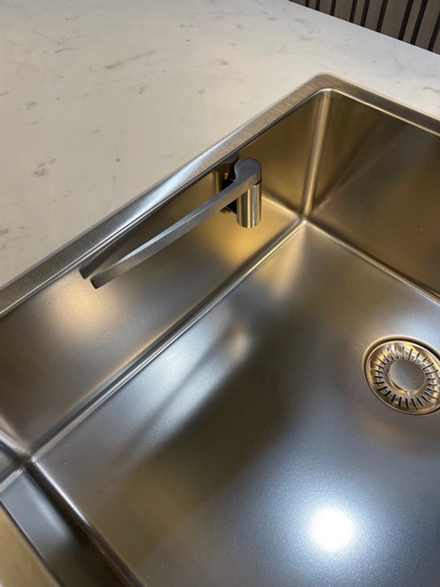 Magnetische vaatdoekhouder voor aanrecht - vaatdoekhanger met sterke magnetische achterkant - duurzame keukenoplossing - gelegeerd staal vaatdoekhouder