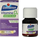 Davitamon Vitamine D3 vanaf 50 jaar. 250 tabletjes citroensmaak. Goed voor: weerstand, werking van de spieren, behoud van sterke botten en tanden. Flexibel doseren 2,5 mcg = 100IE.