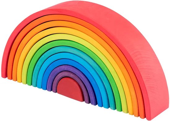 Houten regenboog speelgoed in regenboogkleuren.