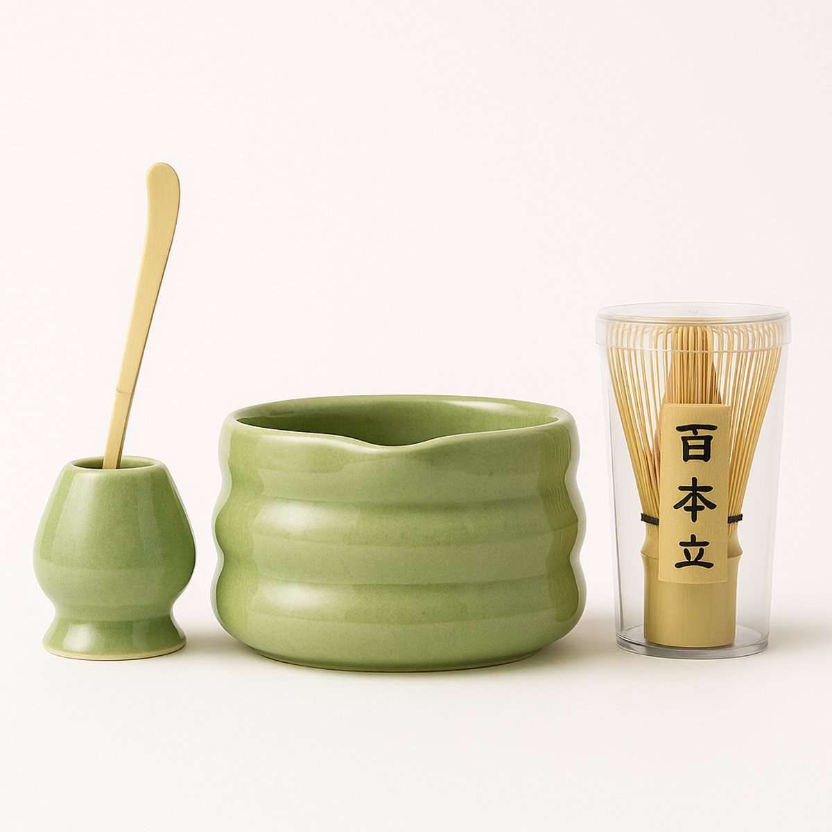 4-delige matcha thee set - lichtgroene keramische matcha kom (modern golvend design), bamboe matcha klopper (chasen), chashaku lepel & keramische klopperhouder - complete Japanse theeceremonie set