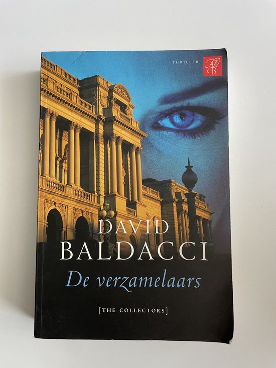 Boek "De verzamelaars" door David Baldacci met een oog en gebouw op de omslag.