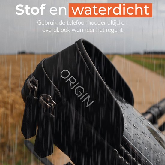 Zwarte fiets telefoonhouder met het ORIGIN logo, getoond in de regen met waterdruppels erop.