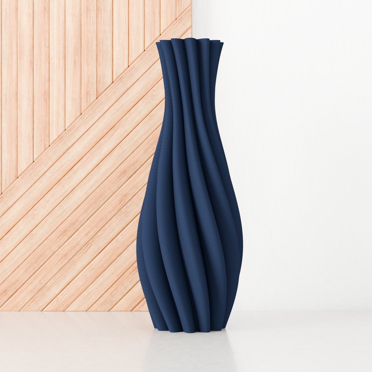 Fleuriek Vloervaas Blauw - H50 cm - Elegante hoge vaas van gerecycled kunststof met gestreept patroon- Spiraal vaas voor pampas pluimen