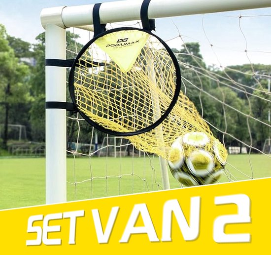 Voetbal gaat door een geel netdoel dat aan een voetbaldoel is bevestigd. Tekst: 'SET VAN 2'.