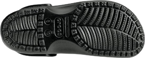 Sabot Crocs noir, semelle avec profil et nom de la marque.