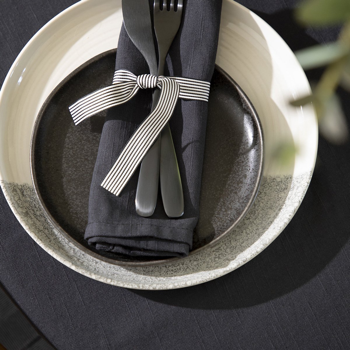 WOW servetten 45x45 cm – essence midnight – 65% katoen, 35% linnen – set van 4 – zwart tafellinnen