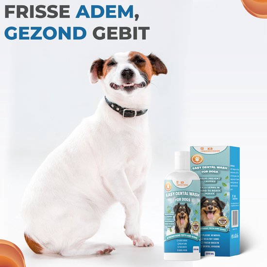 Een Jack Russell Terriër zit naast een fles K9 Laboratories Easy Dental Wash voor honden. De tekst luidt 'Frisse adem, gezonde gebit'.