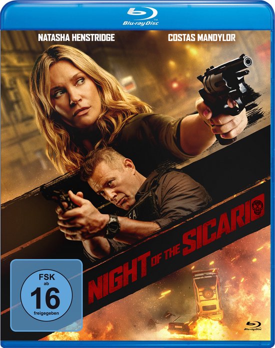 Blu-ray hoesje: Natasha Henstridge en Costas Mandylor met pistolen, titel 'NIGHT OF THE SICARIO'.