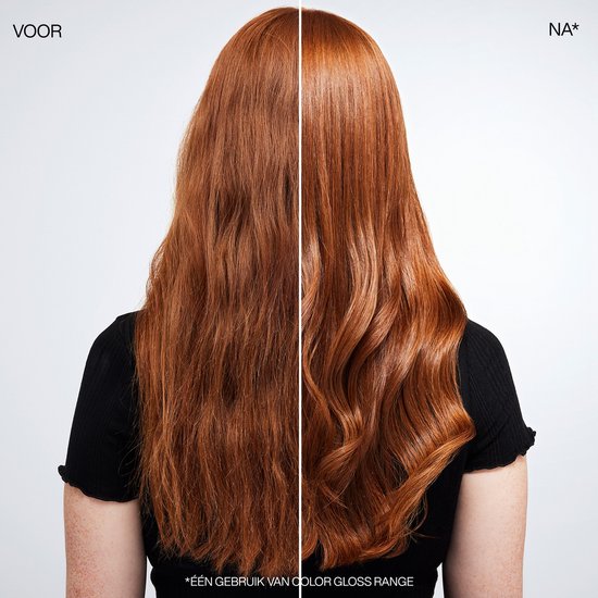 Comparaison de cheveux roux avant et après l'utilisation de Redken Acidic Color Gloss. Les cheveux sont plus brillants et plus ondulés après utilisation.