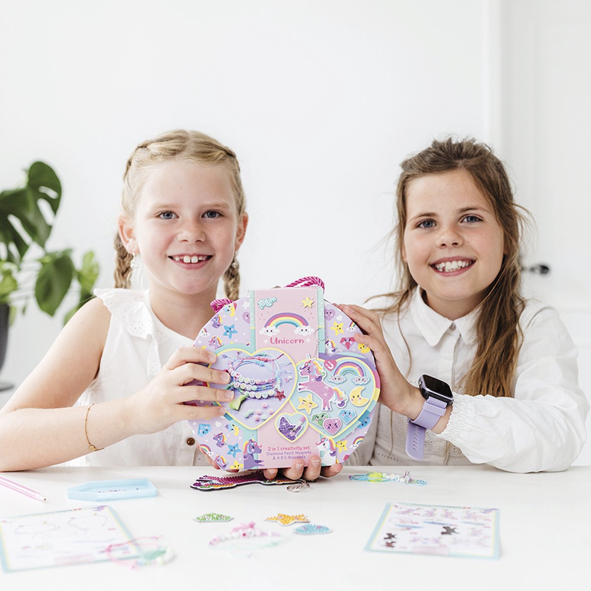 Totum unicorn knutselkoffertje 2 in 1 letter armbandjes maken en diamond paint magneten - 250 delige knutselset speelgoed meisjes vanaf 5 jaar, knutselen cadeau tip — afbeelding 13