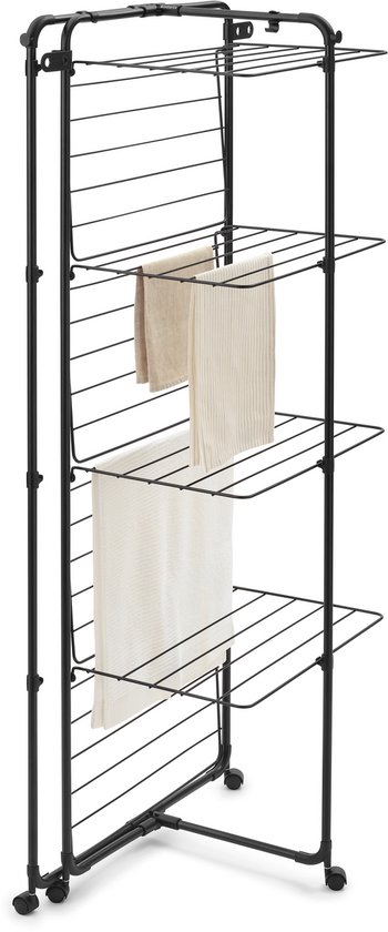 Zwarte metalen droogtoren met twee beige handdoeken hangend aan de rekken.