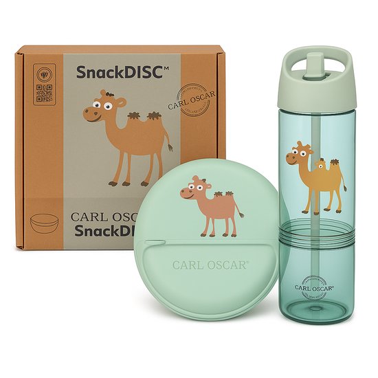 SnackDISC™ Carl Oscar et une gourde 2-en-1 avec un design de chameau, dans une boîte assortie.