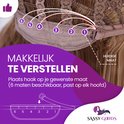 Detail van de binnenkant van een pruik, met verstelbare bandjes en maataanduidingen 1-6. Tekst: 'Makkelijk te verstellen'.