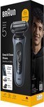 Rasoir Braun Série 5, bleu, avec boîte montrant un jeune homme. Caractéristiques : SkinFlex, 2 modes de rasage, tondeuse à barbe, tondeuse corporelle.