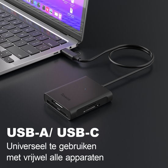 Zwarte Toveca kaartlezer met USB-A en USB-C stekkers, aangesloten op een laptop.