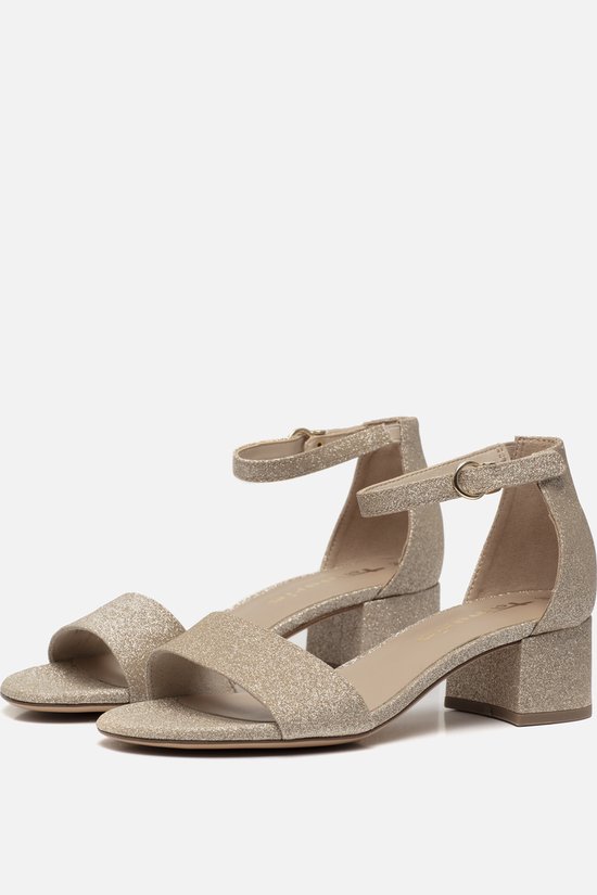 Paire de sandales dorées à paillettes avec boucle et talon bloc.