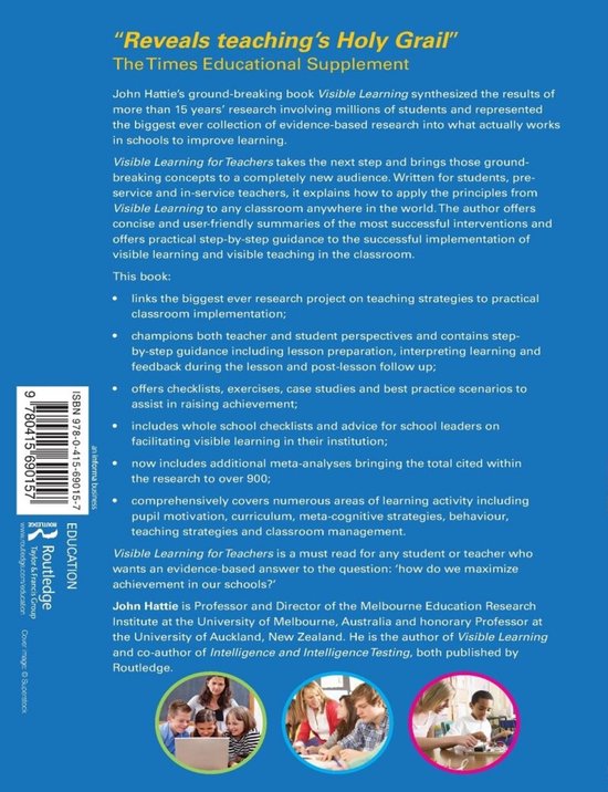 Achterkant van het boek "Visible Learning for Teachers" met een citaat, een beschrijving van de inhoud en auteursinformatie. Foto van leraren en leerlingen op een school.