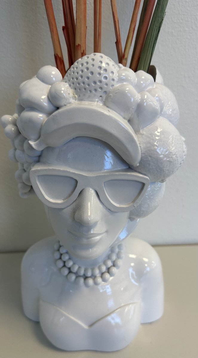 Decoratieve Vaas " Vrouw + Fruit " - wit - hoogte 27 x 16 x dia 10 cm - Polyresin - Woonaccessoires - Decoratieve vazen