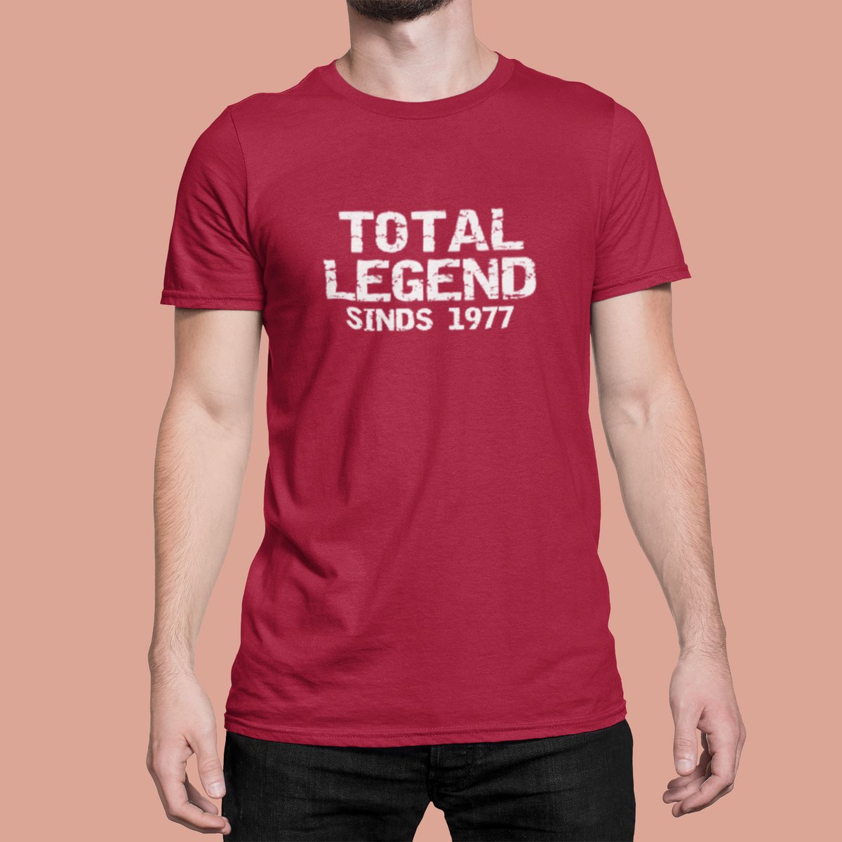 1977 Jaar Rood T-shirt heren - Maat M - Total Legend - Verjaardag Cadeau Mannen - Limited Edition