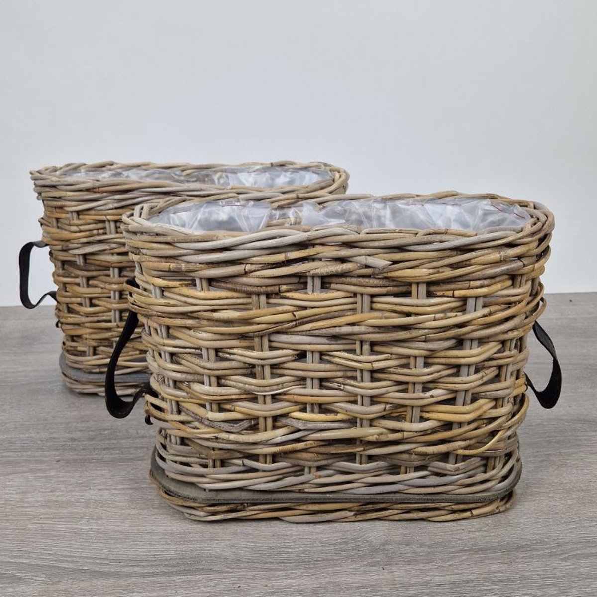 MigoStyling - Plantenmand - Set - Vensterbankmand - Rotan - Met leren riem - breedte 45 cm