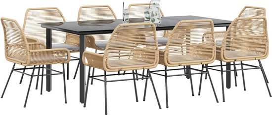 Zwart tafelblad van een tuintafel met zes bruine gevlochten stoelen met kussens.