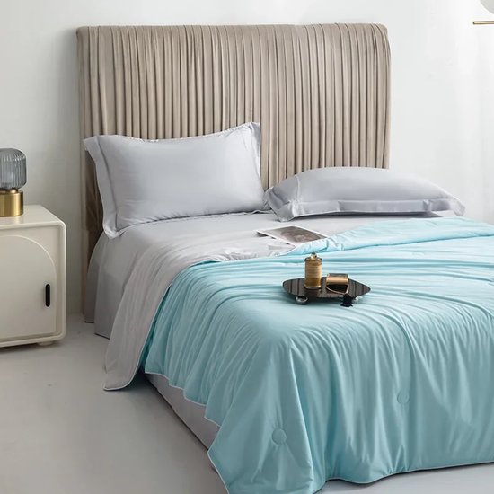 Koeldeken - 230 x 200 cm - Verkoelende werking - Zomer deken - Tweepersoons - Dekbed zonder overtrek - Dubbelzijdig - Extra deken - Hotel kwaliteit - Bed - Bank - Ademend - Wasmachine bestendig - Hemelsblauw