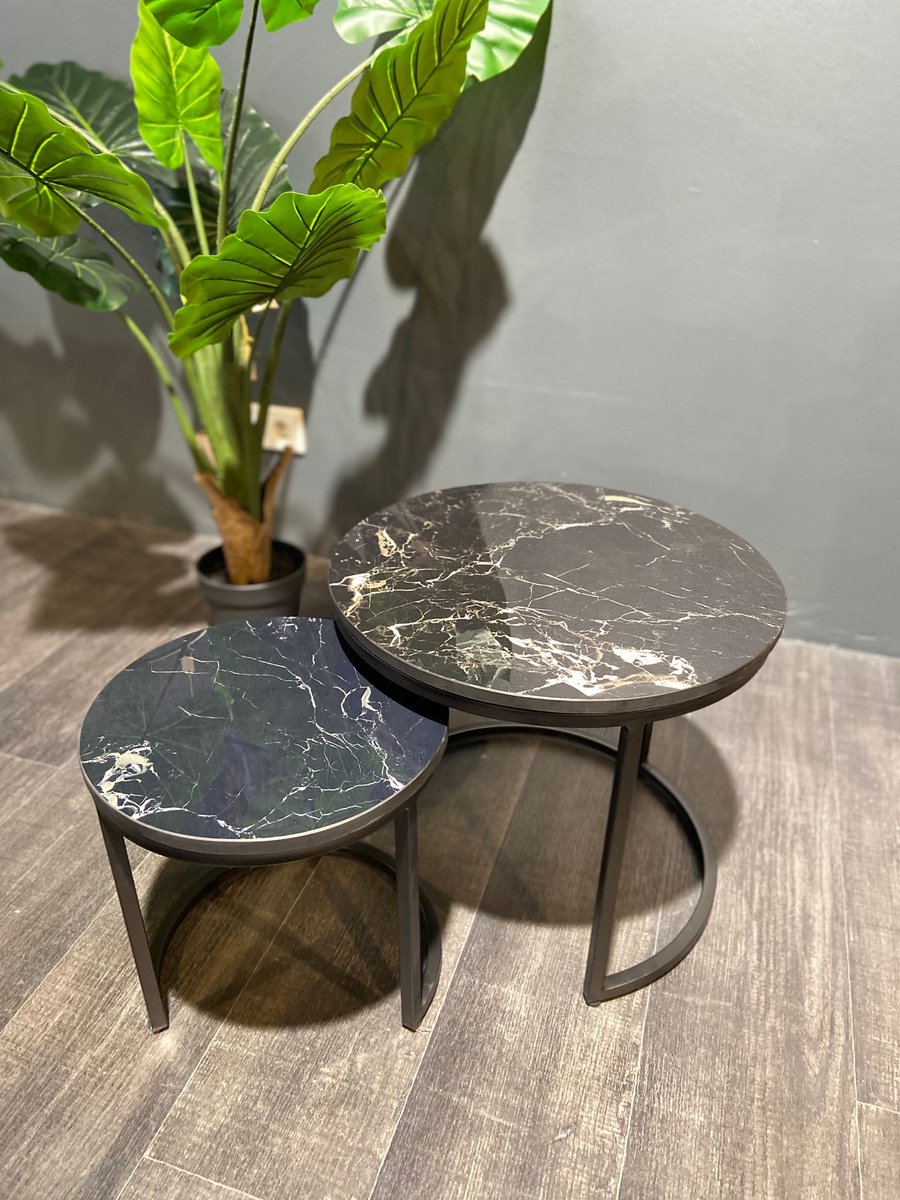 Salontafelset – Set van 2 – Rond Marmer Composiet & Zwart Metaal – Luxe Design