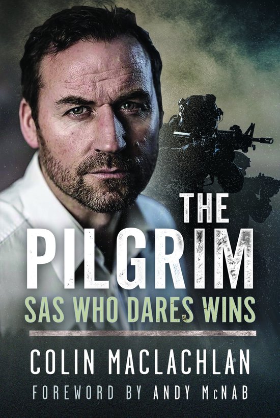 Boekomslag met een close-up van een man met een stoppelbaard en een wit overhemd. Rechts op de achtergrond, silhouetten van militairen in gevechtskleding. Titel: THE PILGRIM SAS WHO DARES WINS COLIN MACLACHLAN.